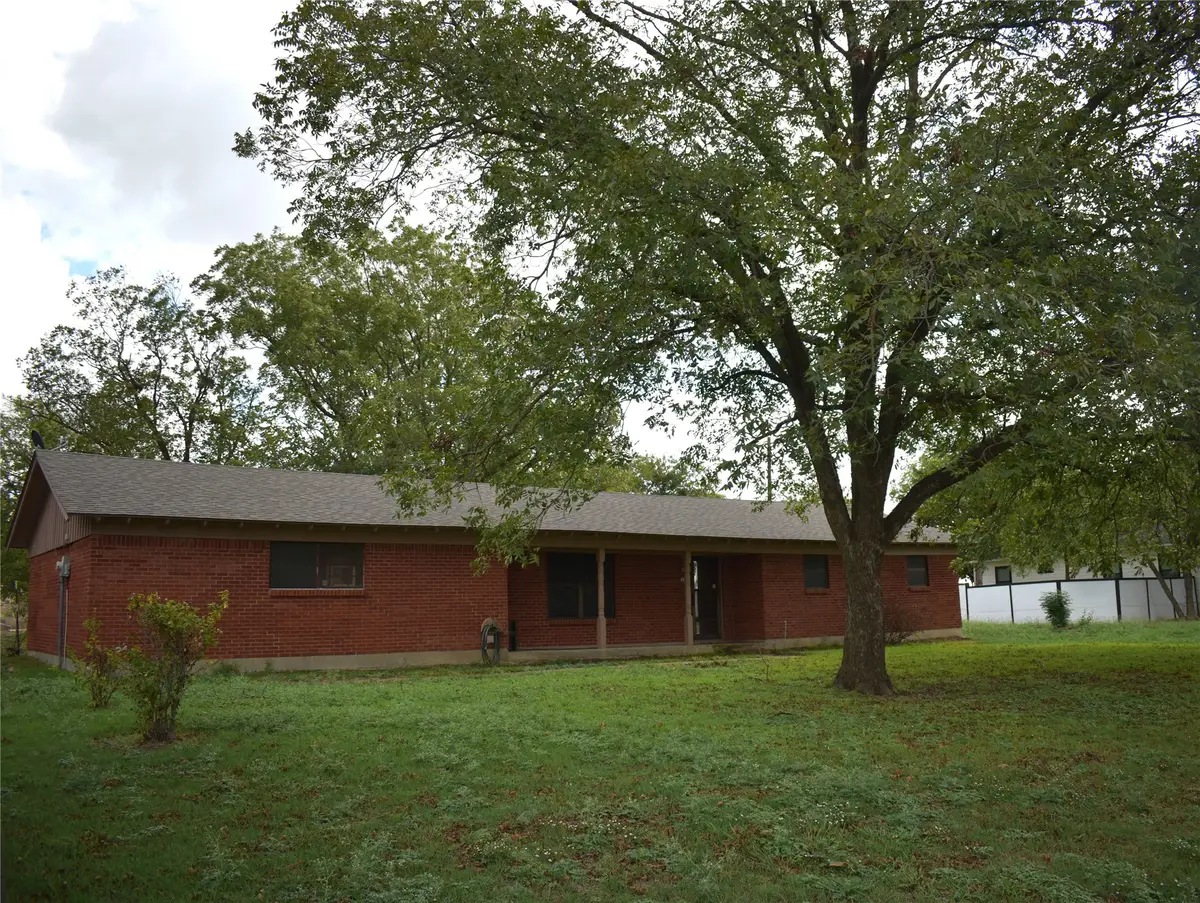 211 S College Street, Itasca, TX 76055 - #1