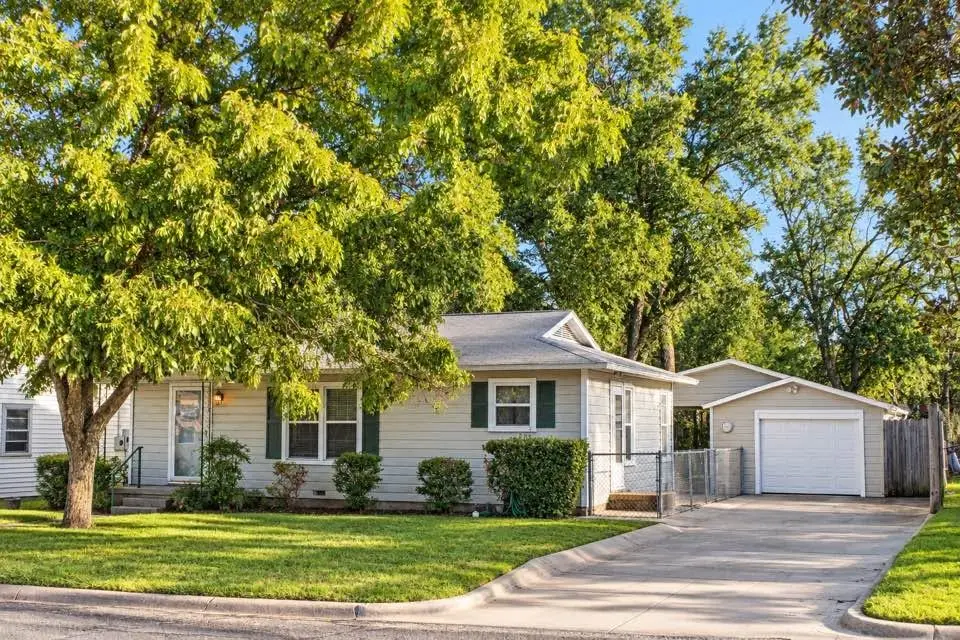611 Rose Avenue, Cleburne, TX 76033 - #1