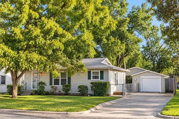 611 Rose Avenue, Cleburne, TX 76033