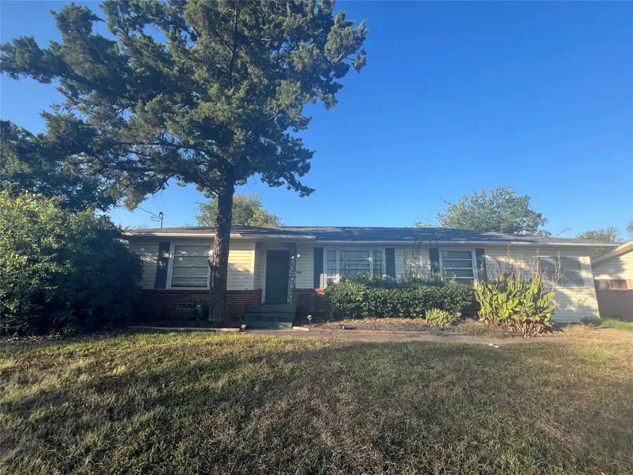 105 Davidson Drive, Terrell, TX 75160 - #2