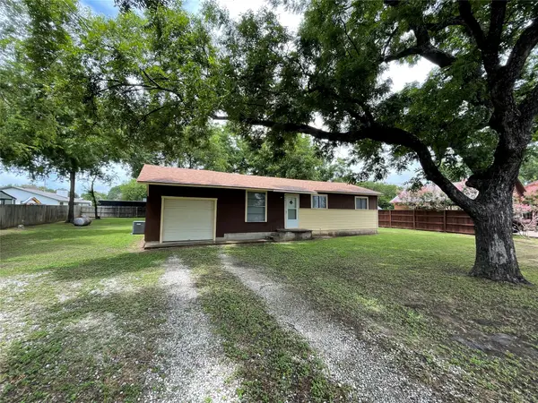 204 E 6th Street, Tolar, TX 76476