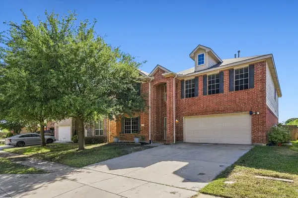 8745 Golden Sunset Trail, Fort Worth, TX 76244