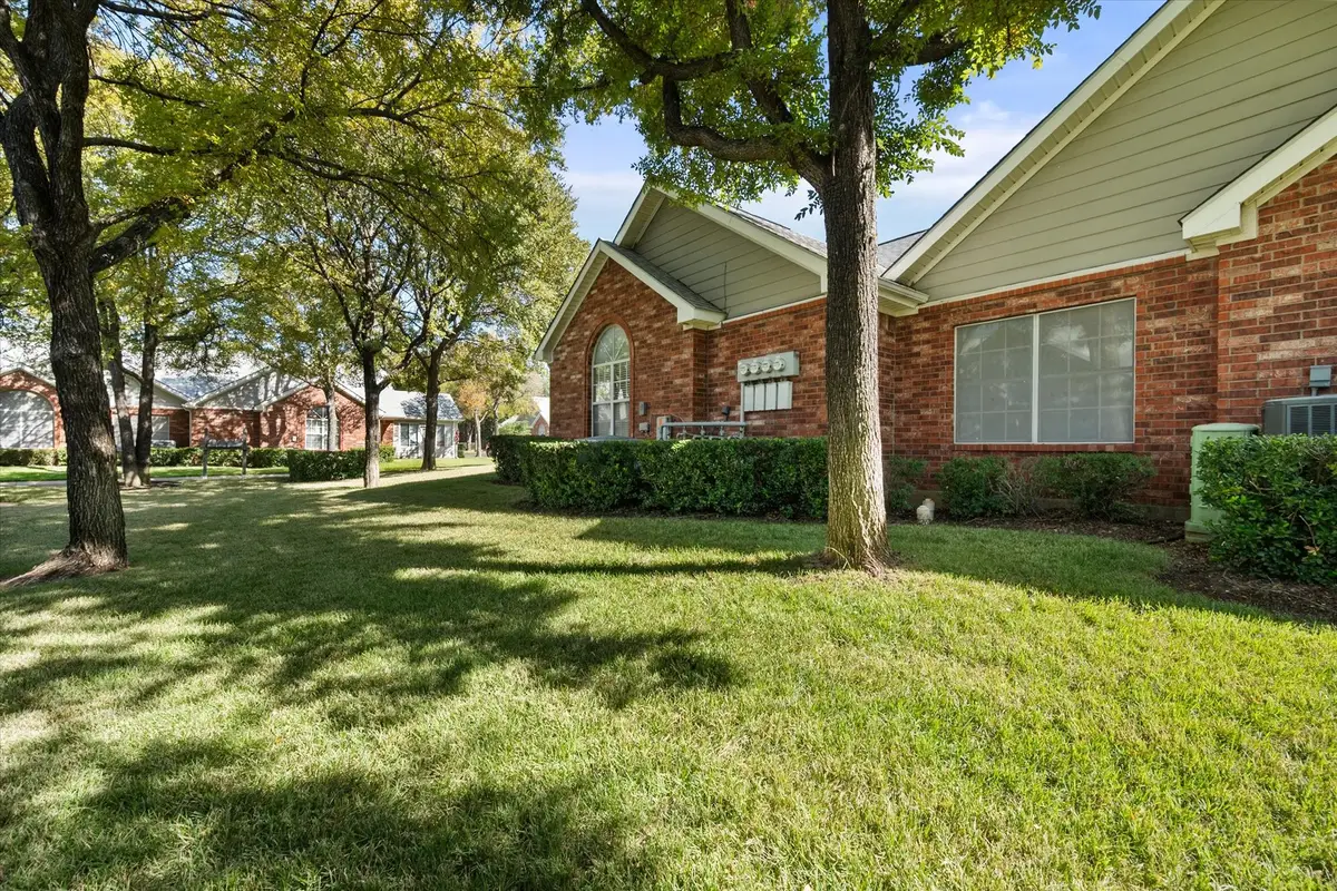924 Bridges Drive, Arlington, TX 76012 - #1