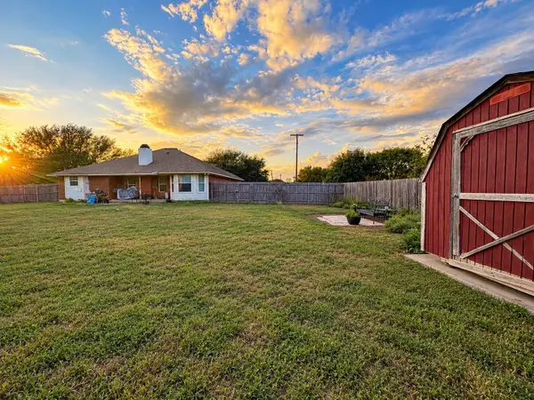 613 Sapphire Boulevard, Hewitt, TX 76643