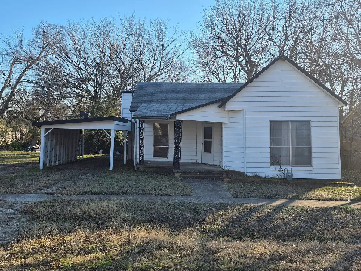 307 W Spruce Street, Whitewright, TX 75491 - #1