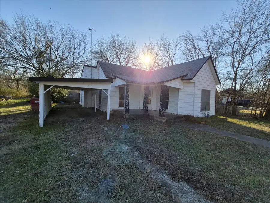 307 W Spruce Street, Whitewright, TX 75491 - #2