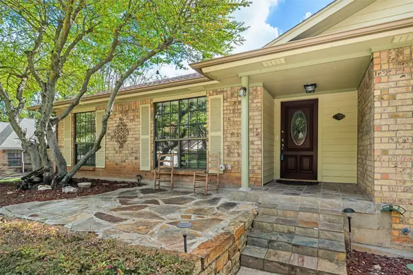708 Hinsdale Drive, Arlington, TX 76006