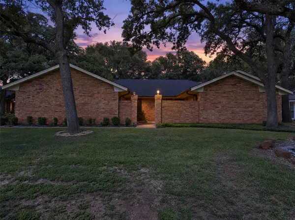 2304 Belfry Court, Arlington, TX 76011