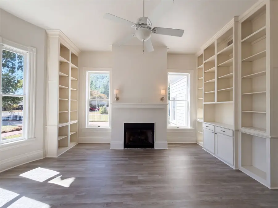 1012 W 3rd Avenue, Corsicana, TX 75110 - #2