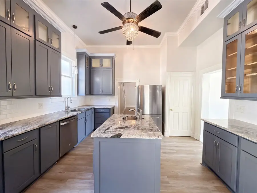 1012 W 3rd Avenue, Corsicana, TX 75110 - #3