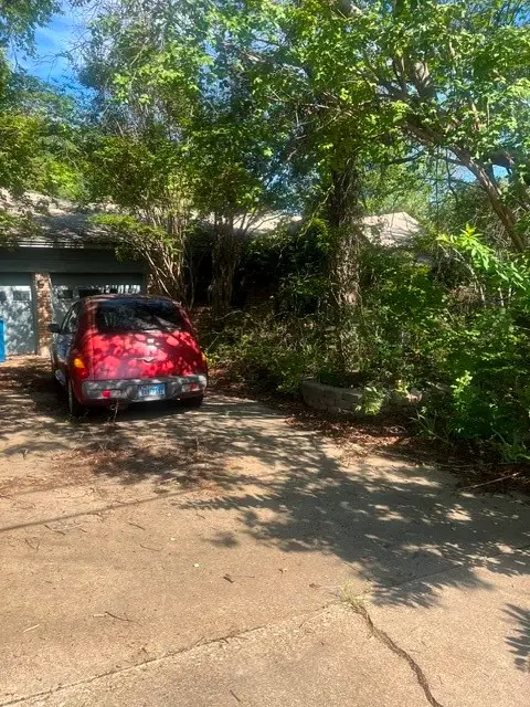 319 Rock Glen Street, DeSoto, TX 75115