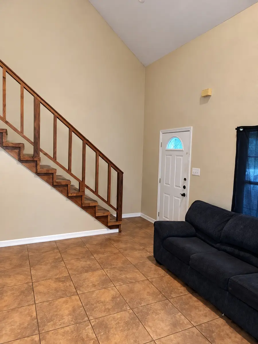 1017 W 3rd Street, Taylor, TX 76574 - #2