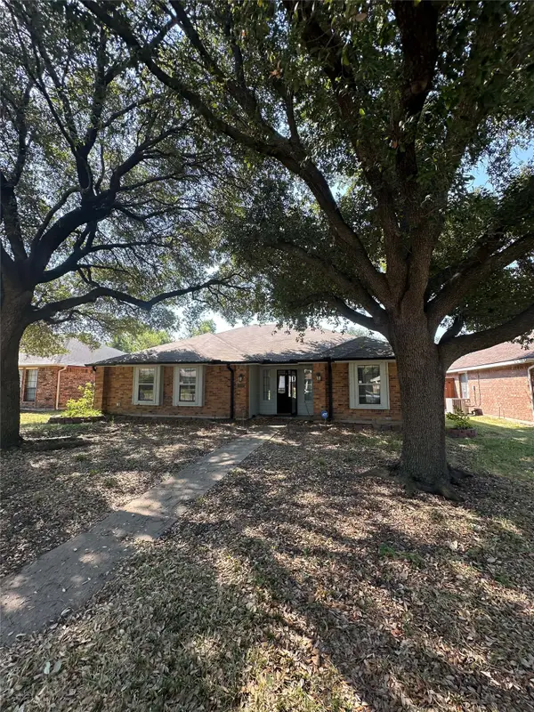 2032 Lansdown Drive, Carrollton, TX 75010