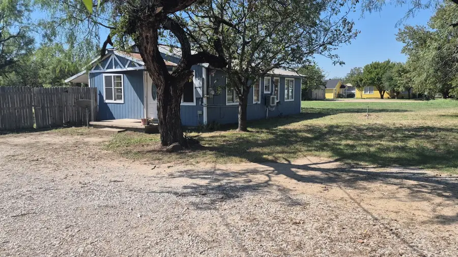 1006 SE Martin Luther King Jr Street Se, Mineral Wells, TX 76067 - #2