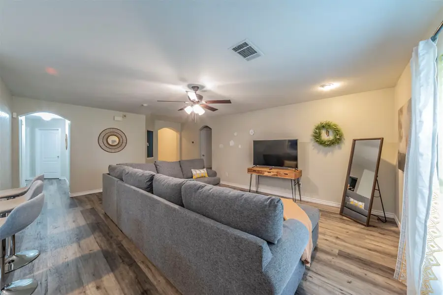 421 Oxford Street, Burleson, TX 76028 - #3