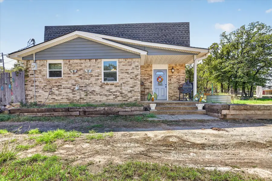 416 Cedarwood Street, Azle, TX 76020 - #3