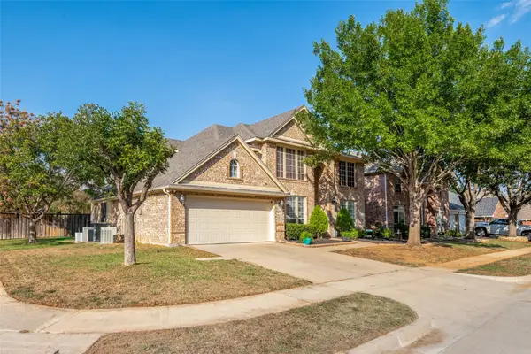 2323 Everton Drive, Arlington, TX 76001