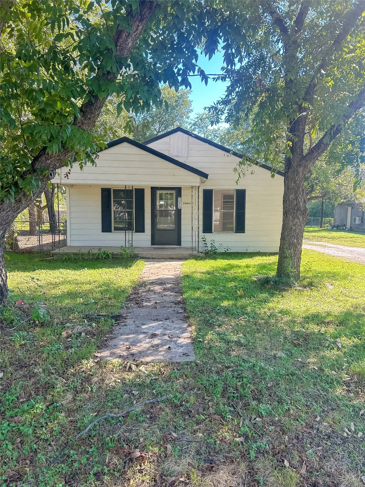 304 N Neches Street, Whitney, TX 76692 - #1
