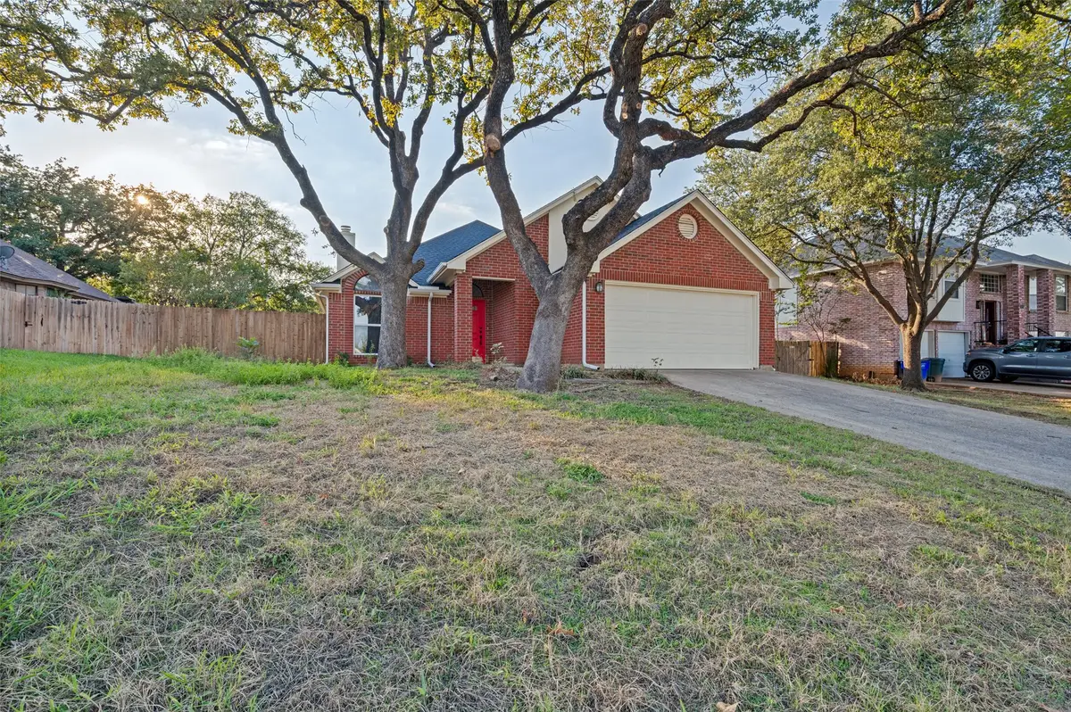 605 Reeves Lane, Kennedale, TX 76060 - #1