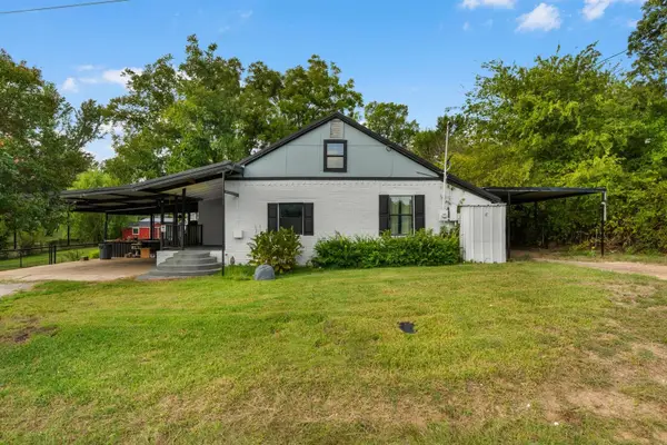 702 Monticello Drive, Springtown, TX 76082