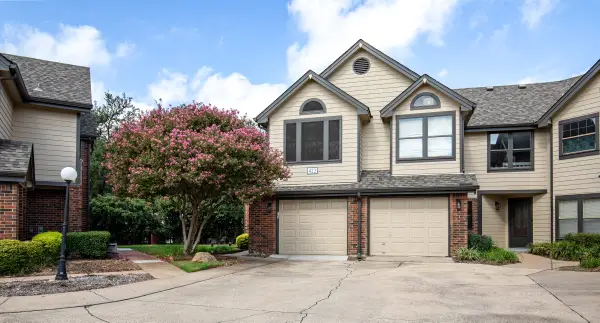422 Santa Fe Trail #11, Irving, TX 75063