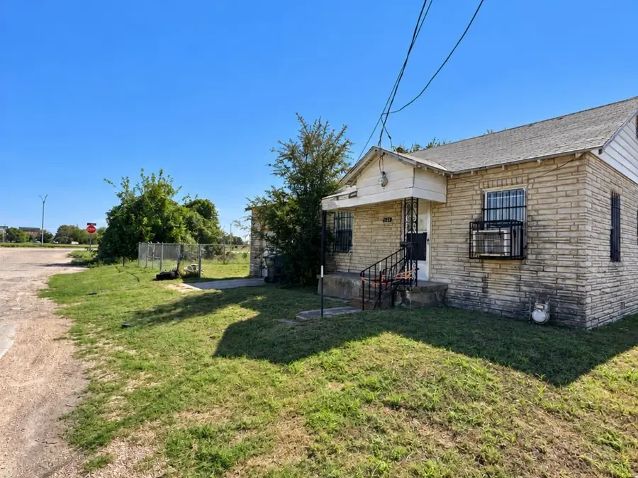207 E Church Street, Waco, TX 76704 - #2