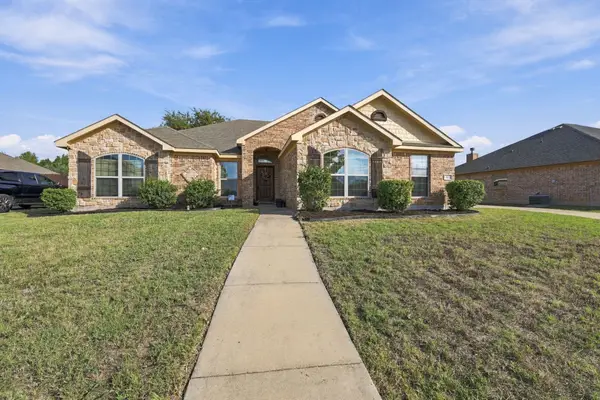 913 Sage Meadow Drive, Glenn Heights, TX 75154
