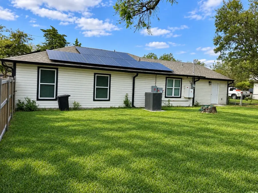 709 SW Dallas Street, Grand Prairie, TX 75051 - #3