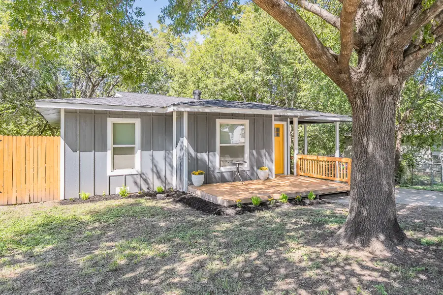 1228 S Brazos Street, Weatherford, TX 76086 - #2