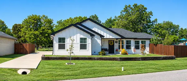 209 N Cleburne Whitney Road, Rio Vista, TX 76093