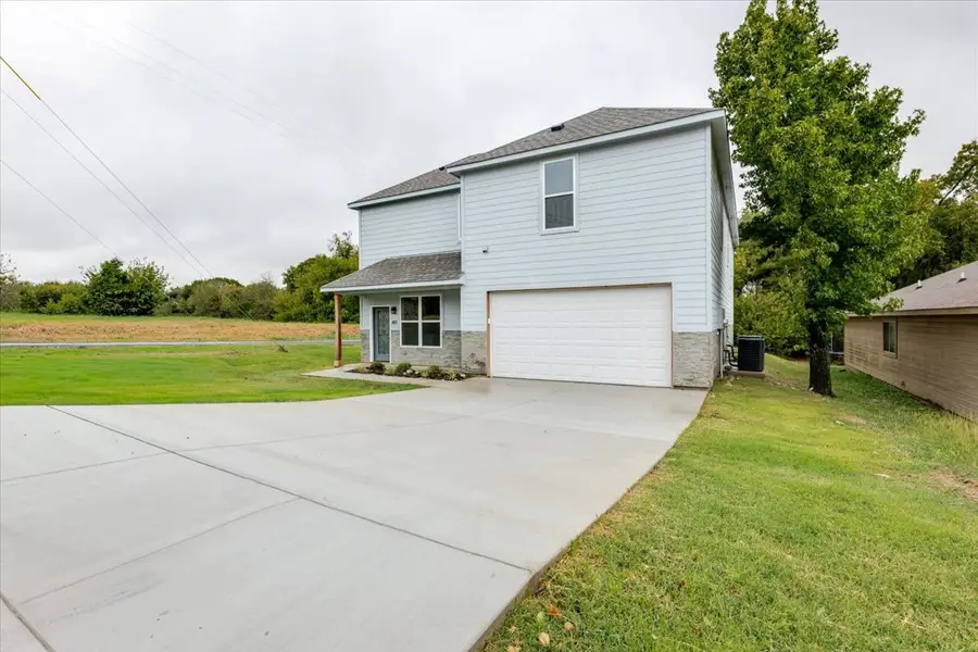 401 E Mulberry Street, Decatur, TX 76234 - #2
