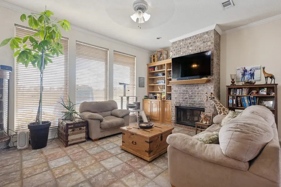 609 South Drive, Springtown, TX 76082 - #2