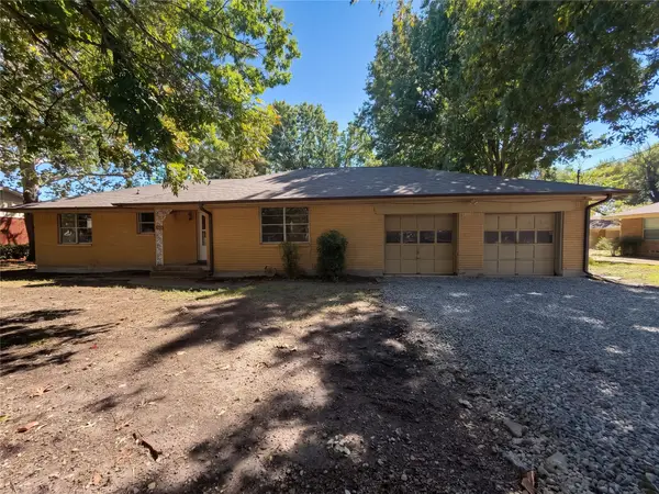 415 W Fulton Street, Van Alstyne, TX 75495