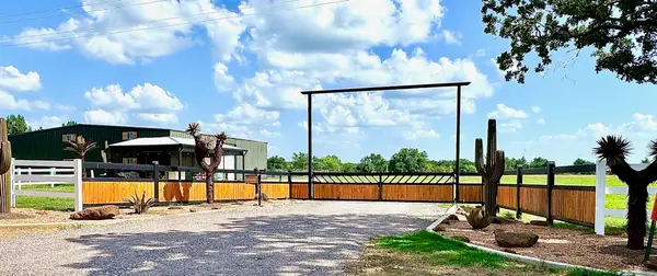 8690 E Fm 922 Highway, Valley View, TX 76272