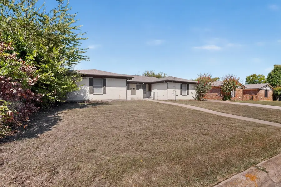 820 Ash Street, Burleson, TX 76028 - #2