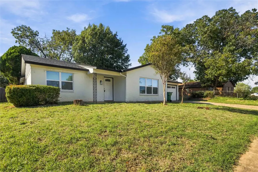 204 Wilson Street, Crowley, TX 76036 - #3