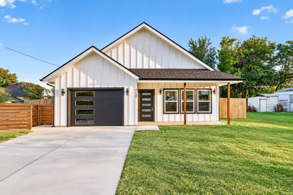 712 E 10th Street, Kemp, TX 75143