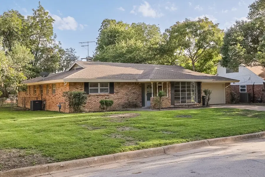 2709 Larkin Avenue, Fort Worth, TX 76133 - #2