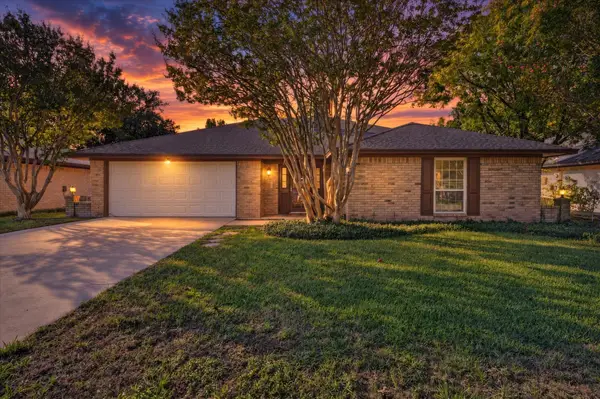 201 Oakhaven Drive, Grand Prairie, TX 75050