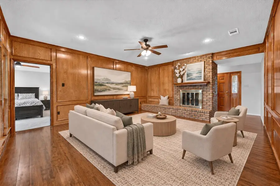 201 Oakhaven Drive, Grand Prairie, TX 75050 - #2