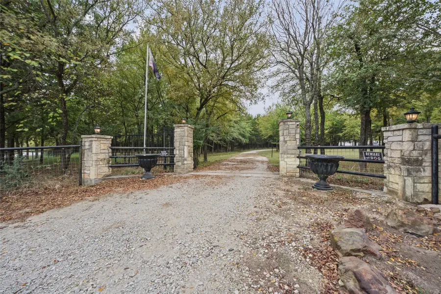 464 Oak Hill Road, Valley View, TX 76272 - #2