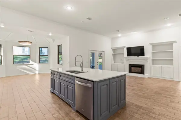 409 Oak Creek Drive, Tool, TX 75143