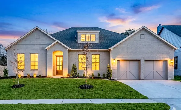 782 Sterling Drive, Benbrook, TX 76126