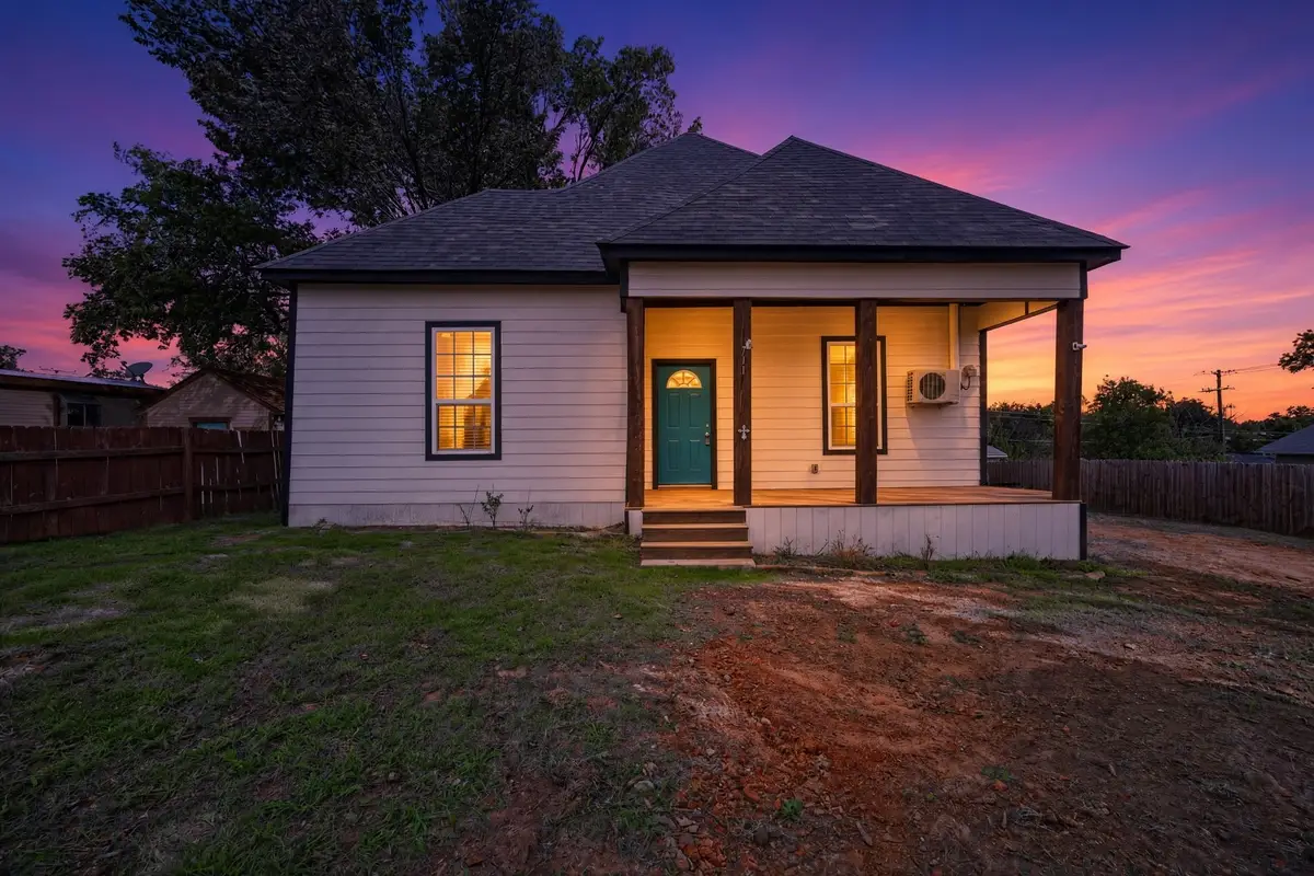 711 W Munson Street, Denison, TX 75020 - #1