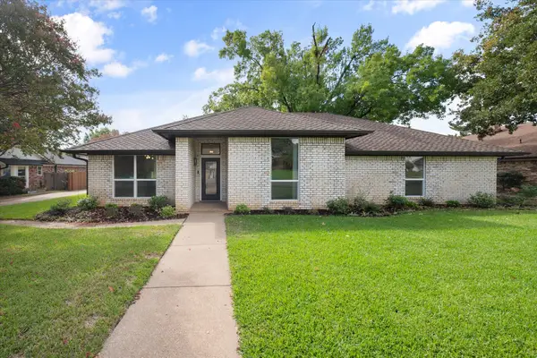 309 Quail Crest Drive, Bedford, TX 76021