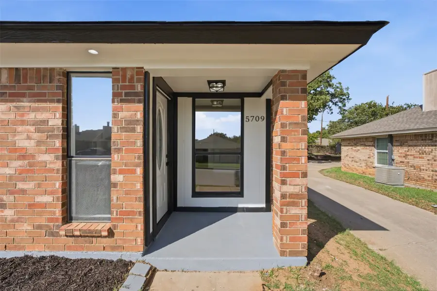 5709 Ranchogrande Drive, Arlington, TX 76017 - #2