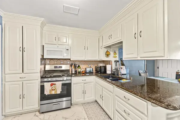 1801 Pleasant Run Road, Carrollton, TX 75006