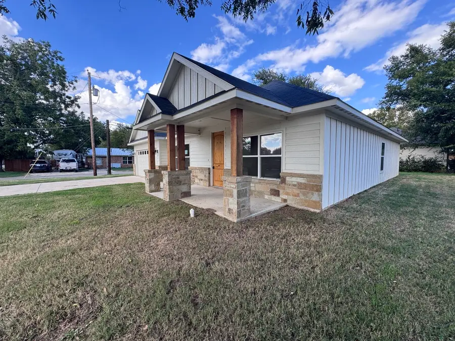 207 S Washington Street, Cleburne, TX 76031 - #3