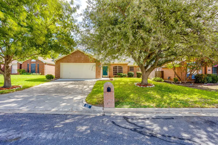 6221 St Leonard Drive, Arlington, TX 76001 - #2