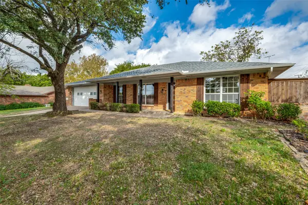 504 Rolling Hills Drive, Midlothian, TX 76065